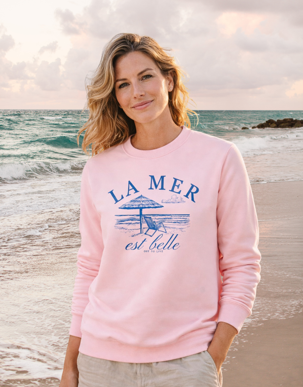 „La Mer est belle“ Sweatshirt – Premium Unisex Pullover | Sommer Vibes & französischer Stil